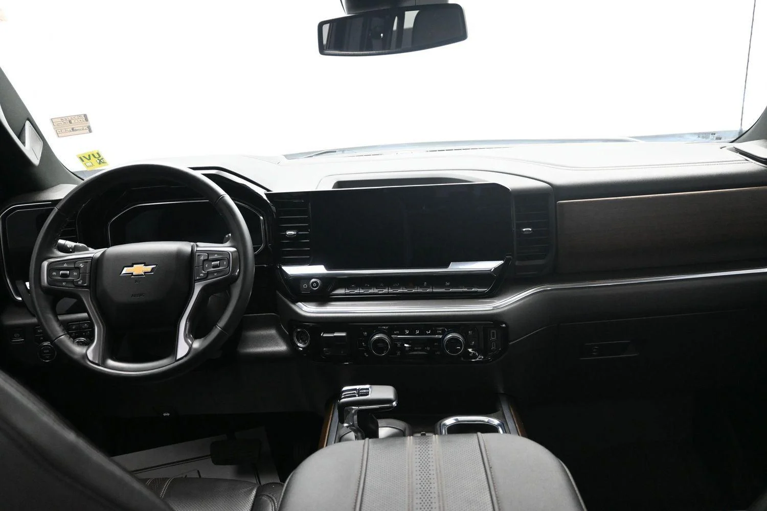 Used 2023 Iridescent Pearl Tricoat Chevrolet High Country image 16