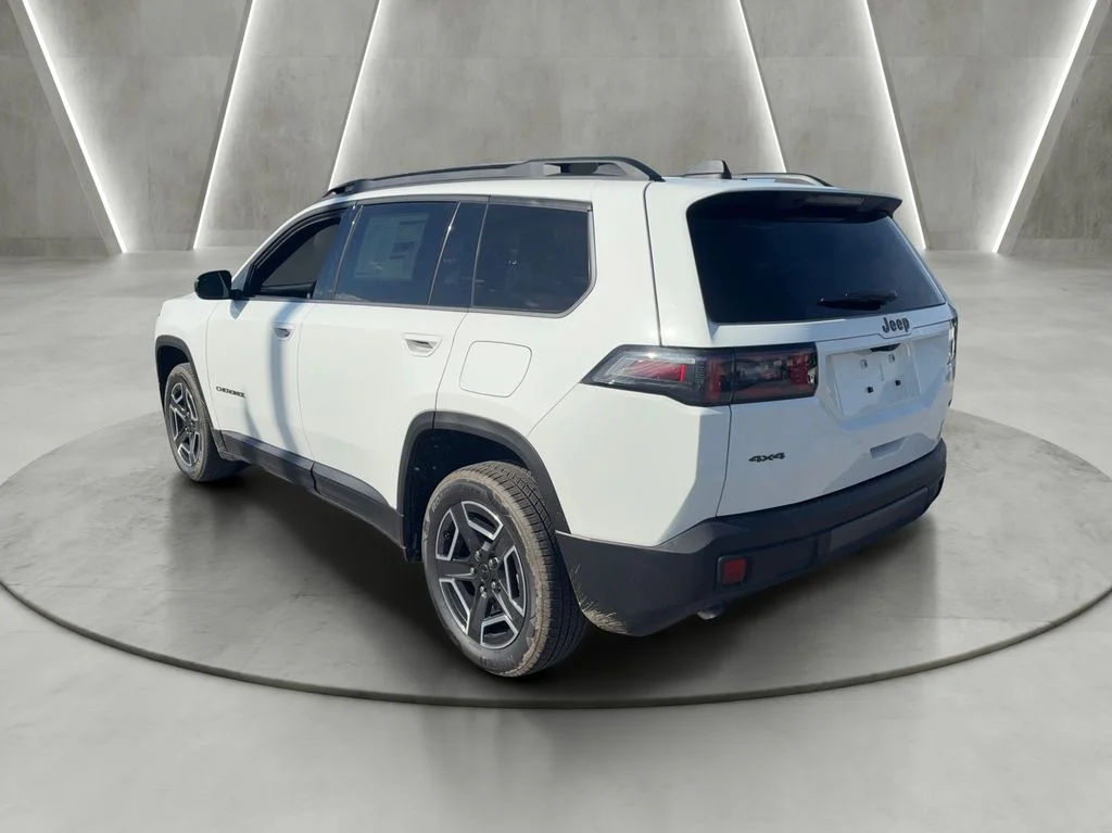 New 2026 Bright White Clear-Coat Exterior Paint Jeep Limited image 5