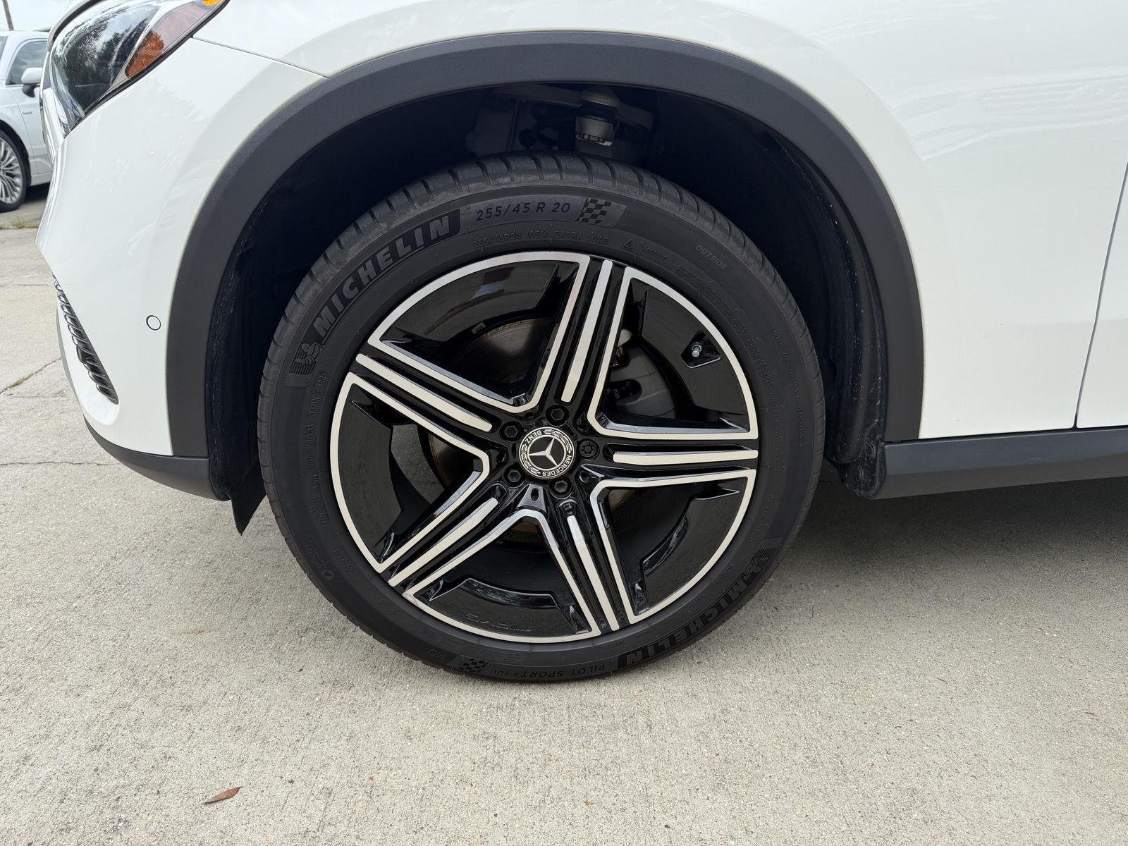 Certified Used 2026 Polar White Mercedes-Benz GLC 300 image 4