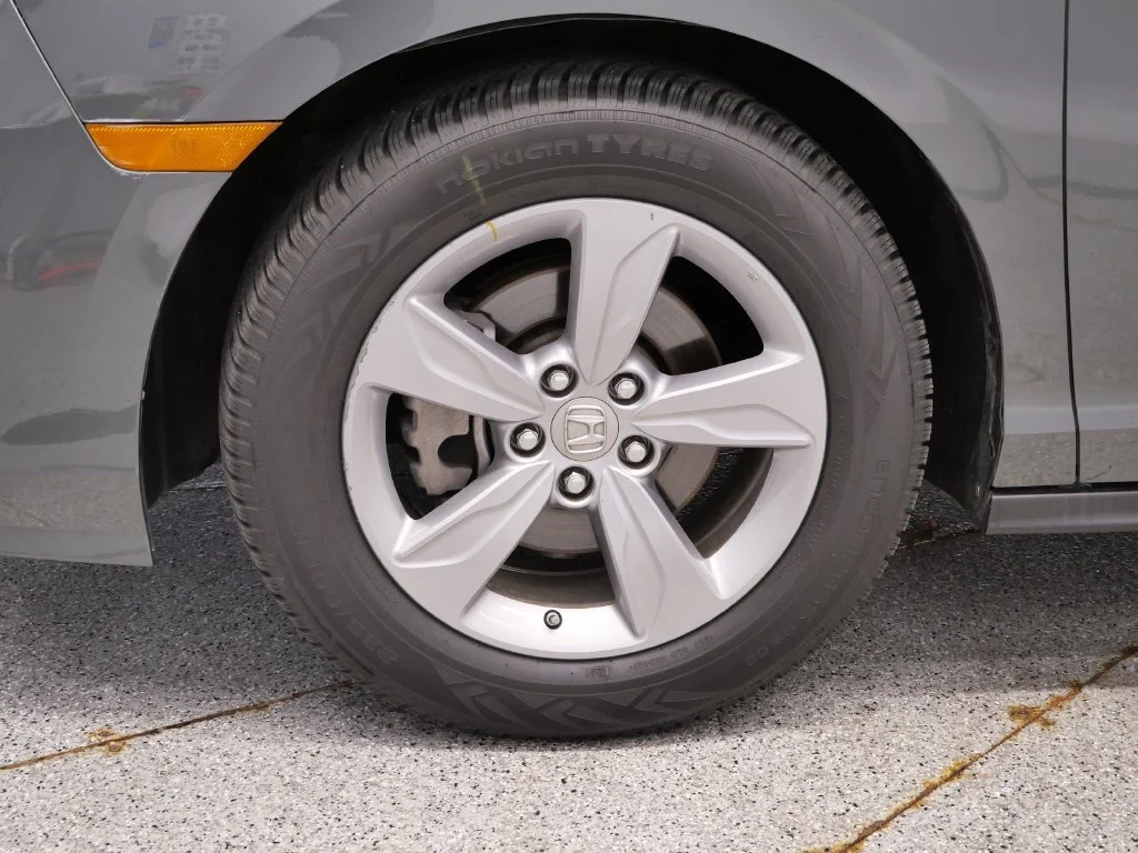 Used 2018 Gray Honda EX-L image 11