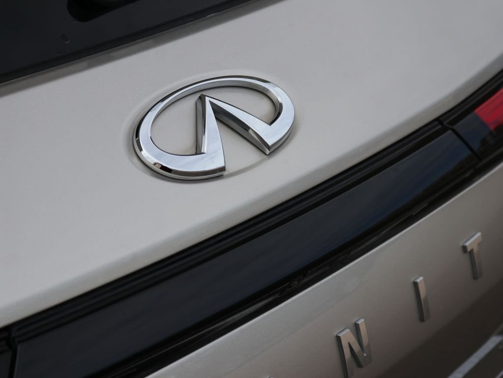 Certified Used 2023 Silver INFINITI LUXE image 35
