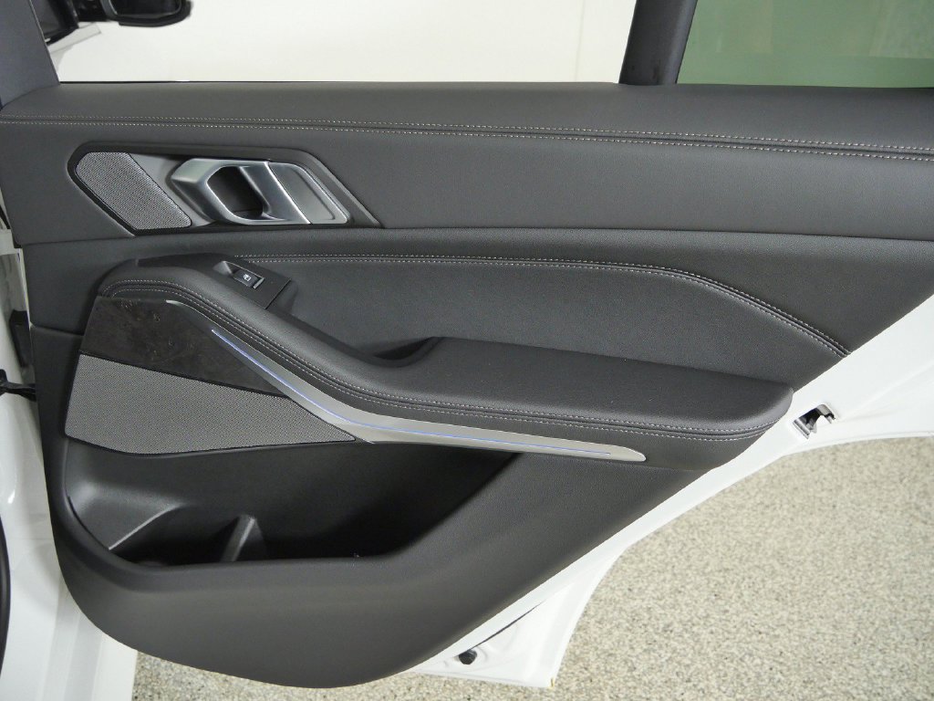 New 2026 Mineral White Metallic BMW xDrive50e image 25