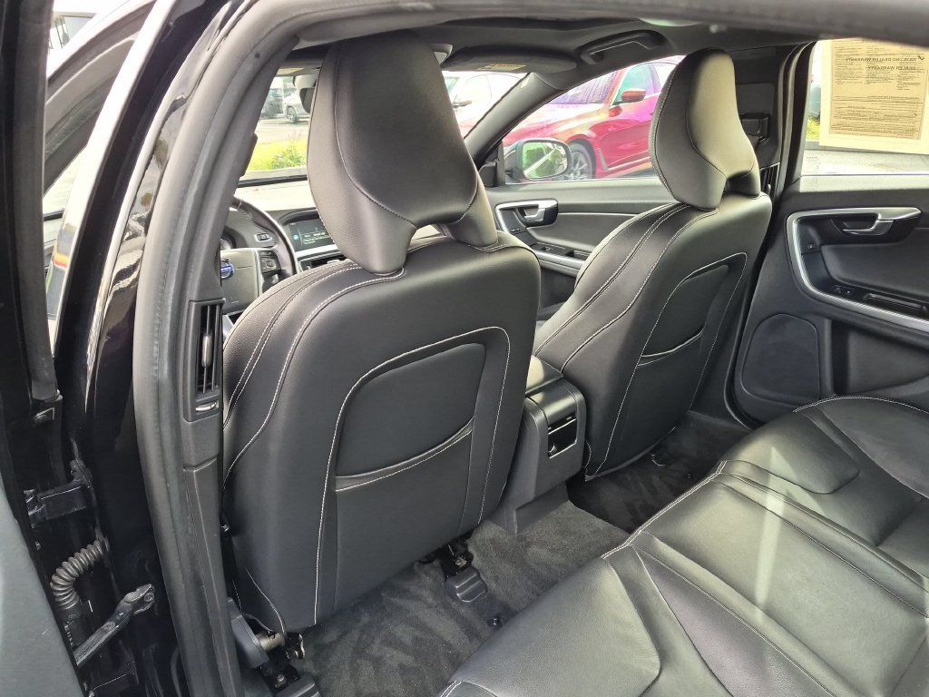 Used 2015 Black / Stone Volvo T6 image 35