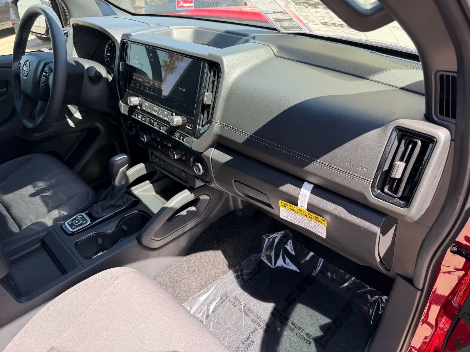 Nueva imagen del Nissan Crew Cab SV 2026 Red Alert 9