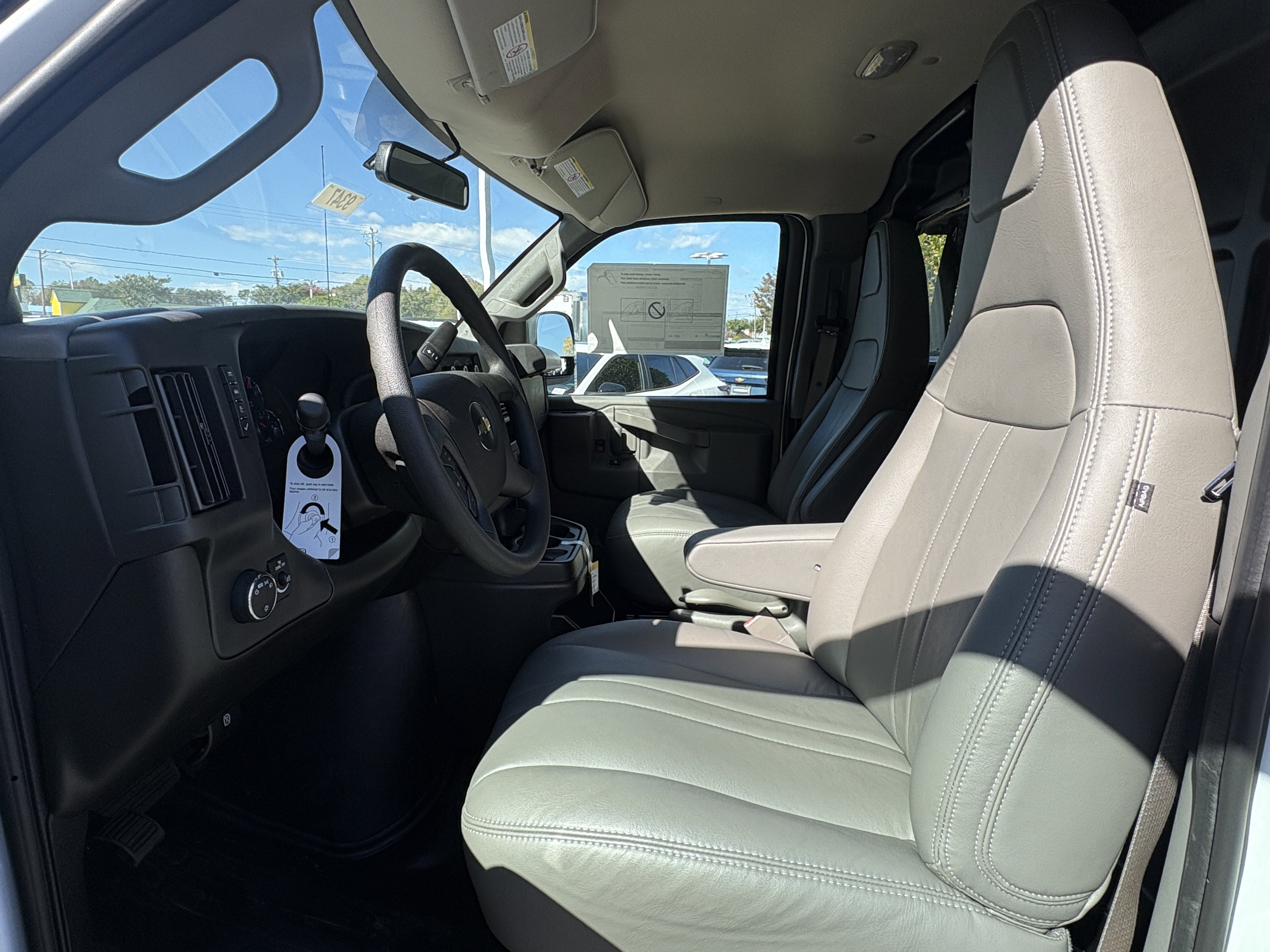 New 2025 Summit White Chevrolet WT image 10
