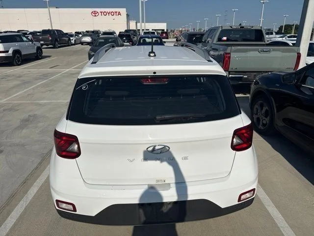 Used 2025 White Hyundai SEL image 5
