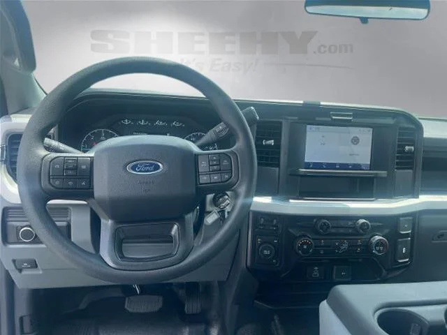 New 2026 Oxford White Ford F-450® XL image 3