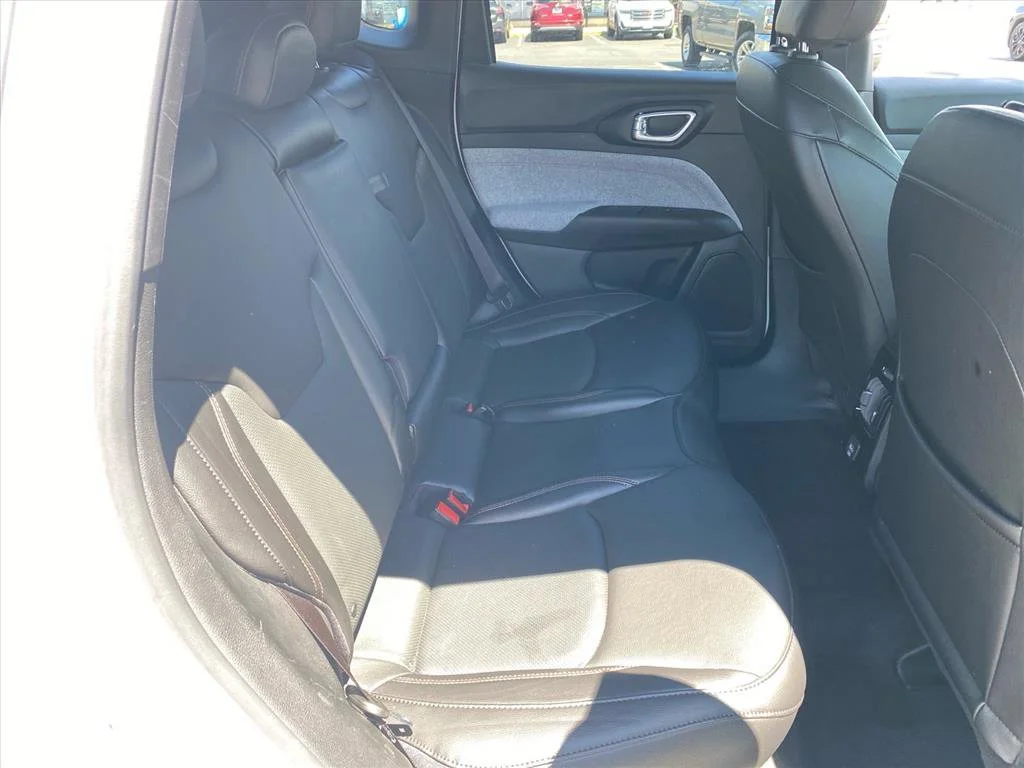 Used 2023 Bright White Clearcoat Jeep Latitude Lux image 24