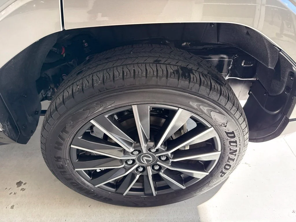 Used 2025 Silver Lexus 550 Luxury+ image 9