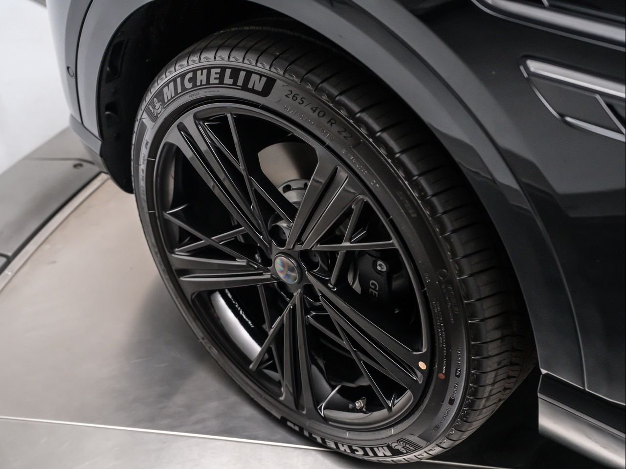 New 2026 Vik Black Genesis 3.5T E-SC MHEV PRESTIGE BLACK image 13