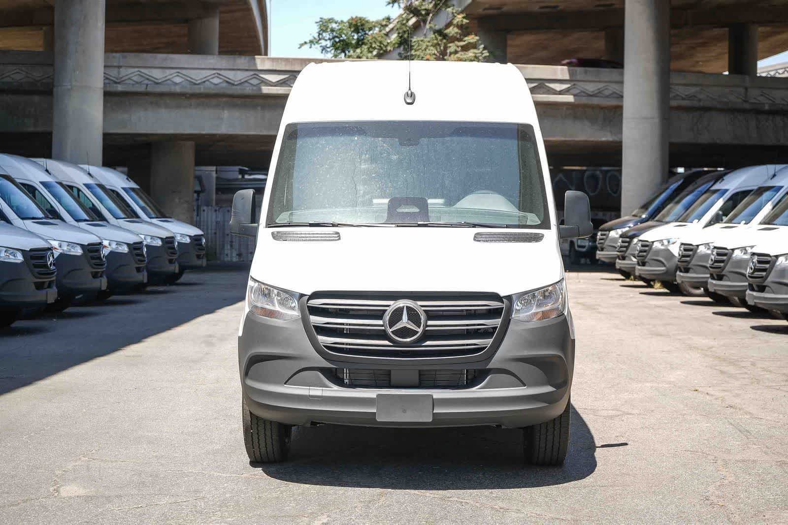 New 2026 Arctic White Mercedes-Benz RWD 2.0L I4 Diesel Turbocharged High Output image 36