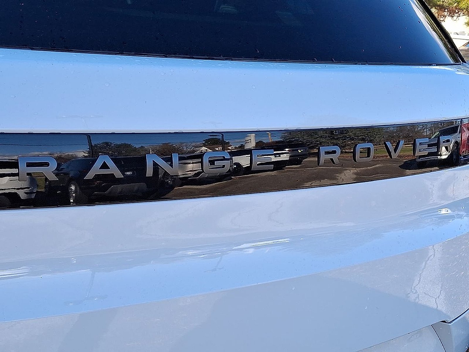 New 2025 Fuji White - 1AA Land Rover Dynamic SE image 28