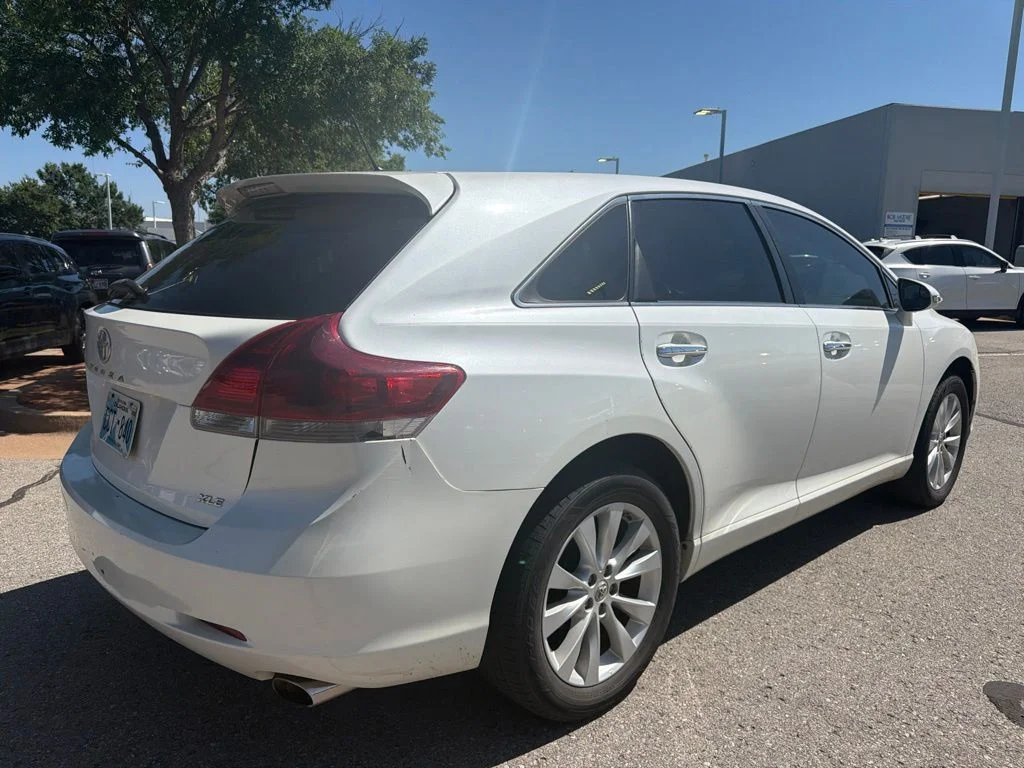 Used 2013 White Toyota XLE image 5