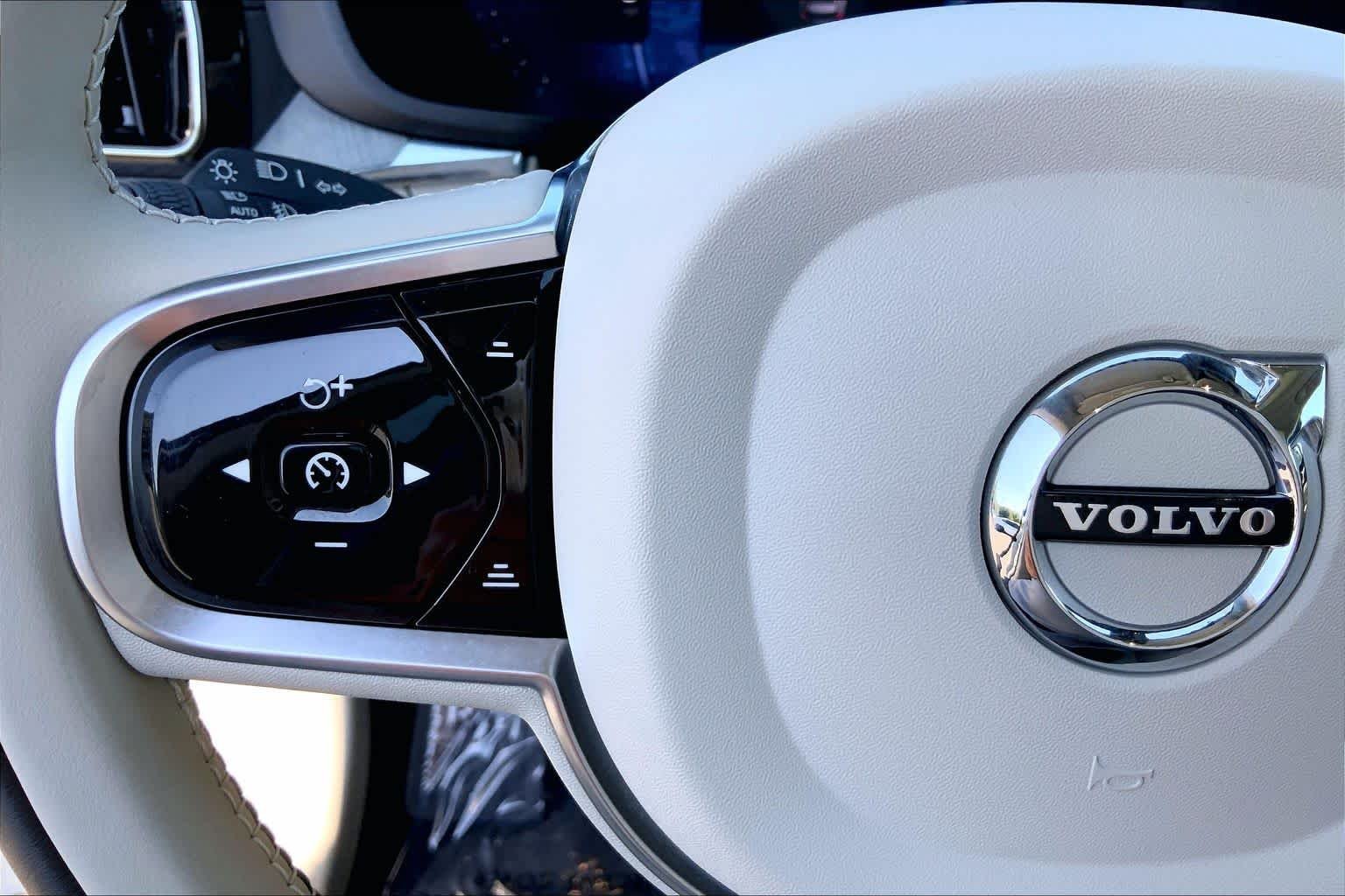 Used 2024 Crystal White Metallic Volvo Ultimate Dark Theme image 24