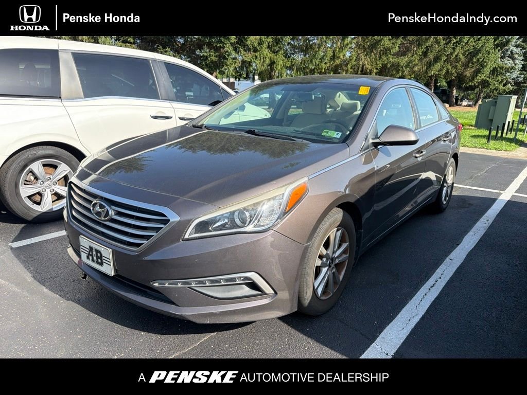 Used 2015 Dark Truffle Hyundai SE image 1