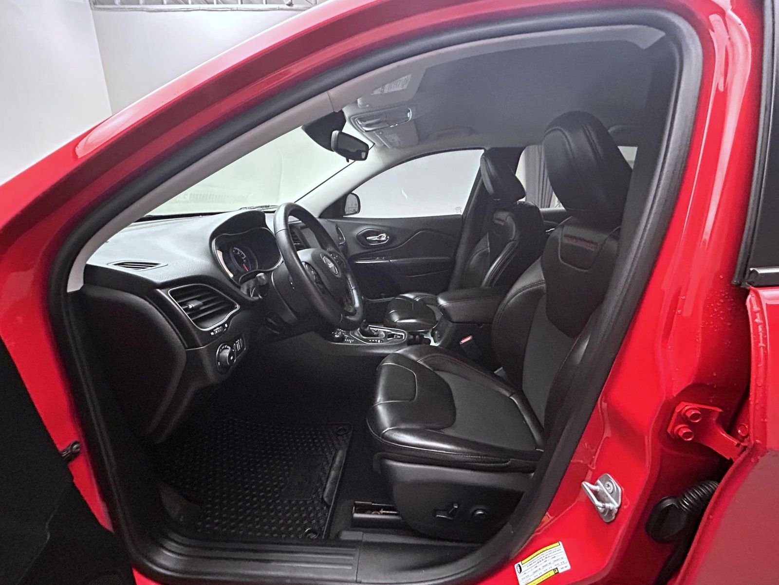 Used 2019 Red Jeep Trailhawk image 10