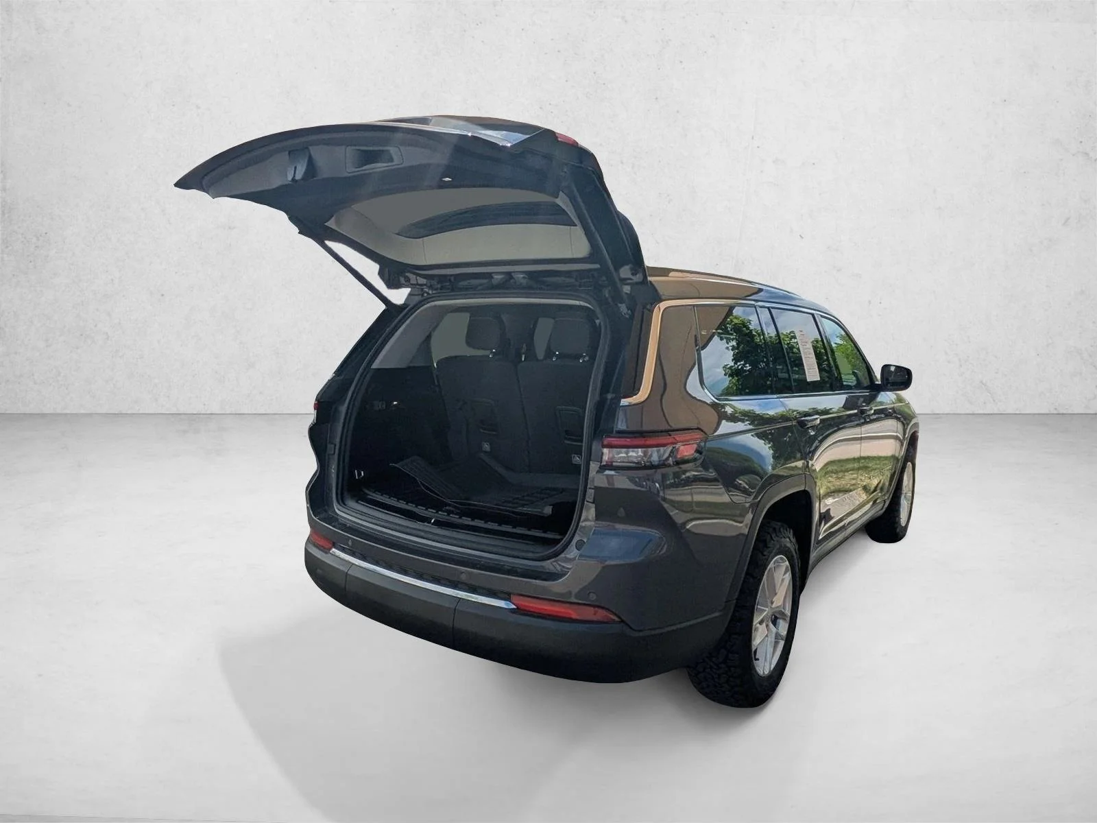 Used 2023 Baltic Gray Metallic Clearcoat Jeep Laredo image 24