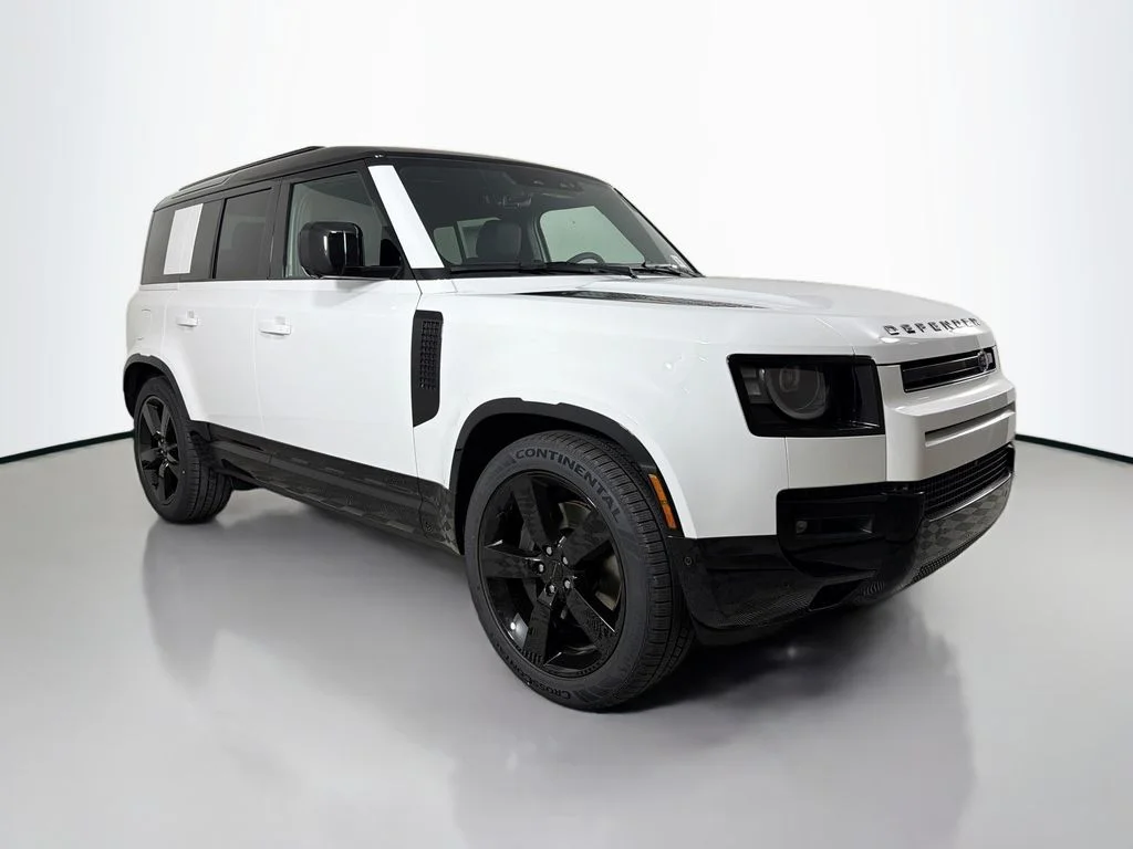 New 2026 Fuji White Land Rover X-Dynamic SE image 3
