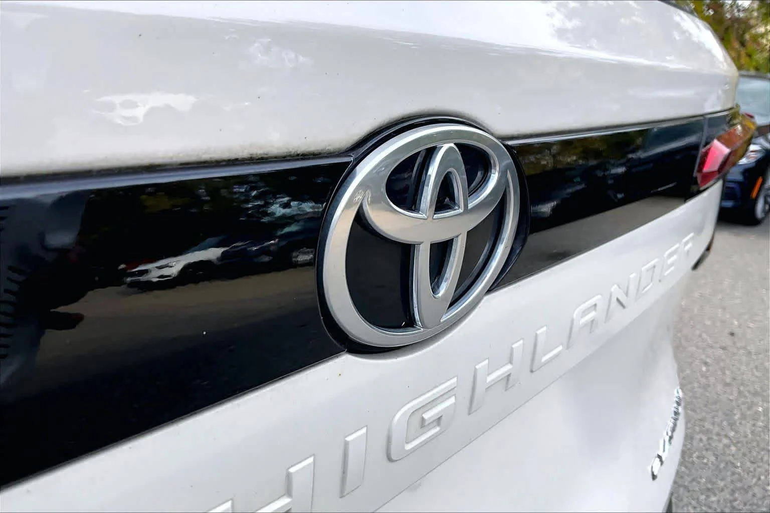Certified Used 2024 Coastal Cream Toyota Platinum image 30
