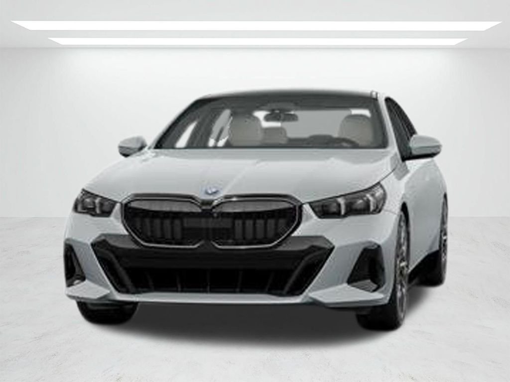 New 2027 Gray Metallic BMW 550e xDrive image 3