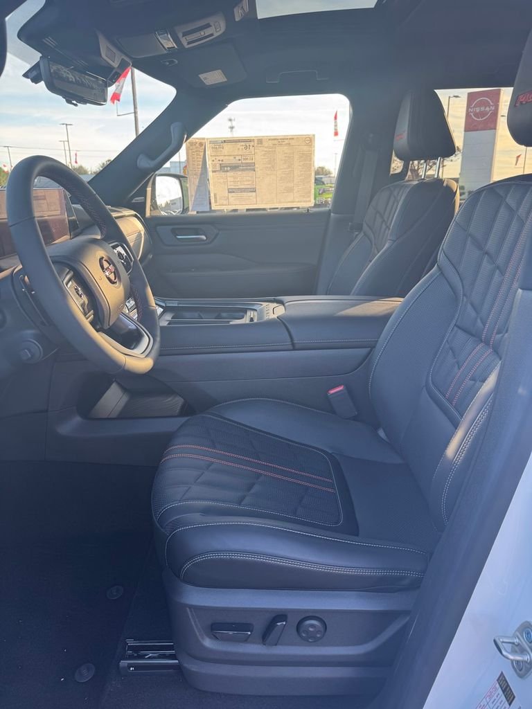 New 2026 Aspen White TriCoat / Super Black Two-tone Nissan PRO-4X® image 9