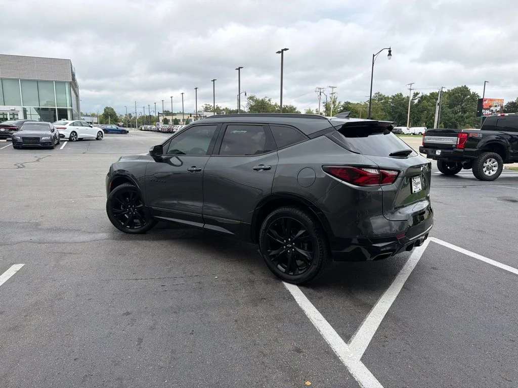 Used 2019 Gray Chevrolet RS image 5