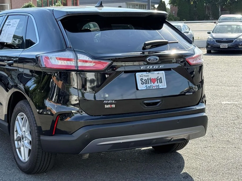 Used 2023 Black Ford SEL image 10