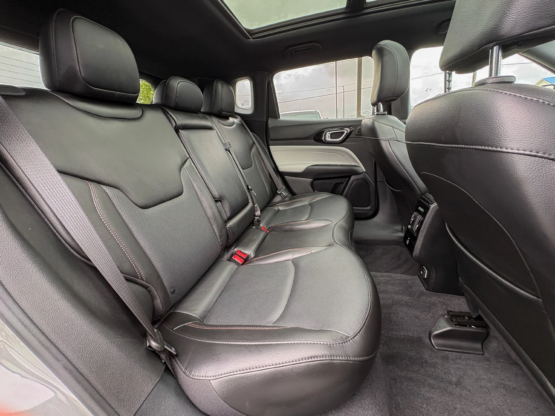 Used 2023 Gray Jeep Limited image 28