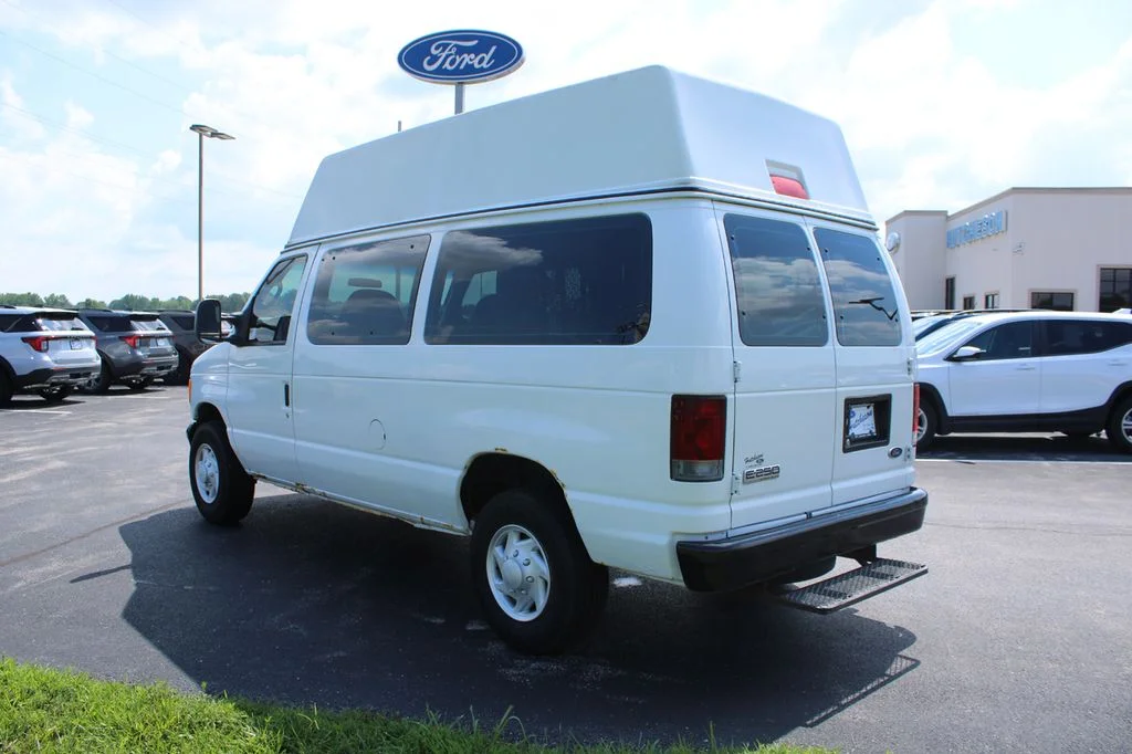 Used 2007 White Ford Commercial image 7