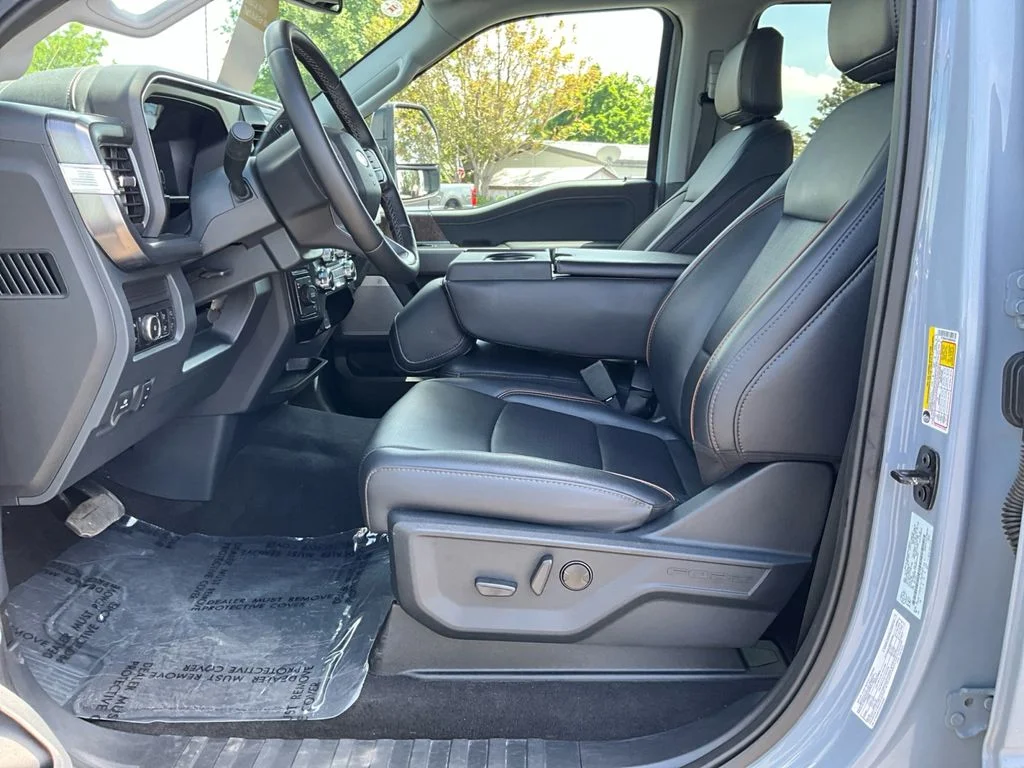 Used 2025 Glacier Grey Metallic Tri-Coat Ford LARIAT image 17