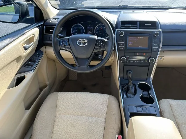 Used 2016  Toyota LE image 13