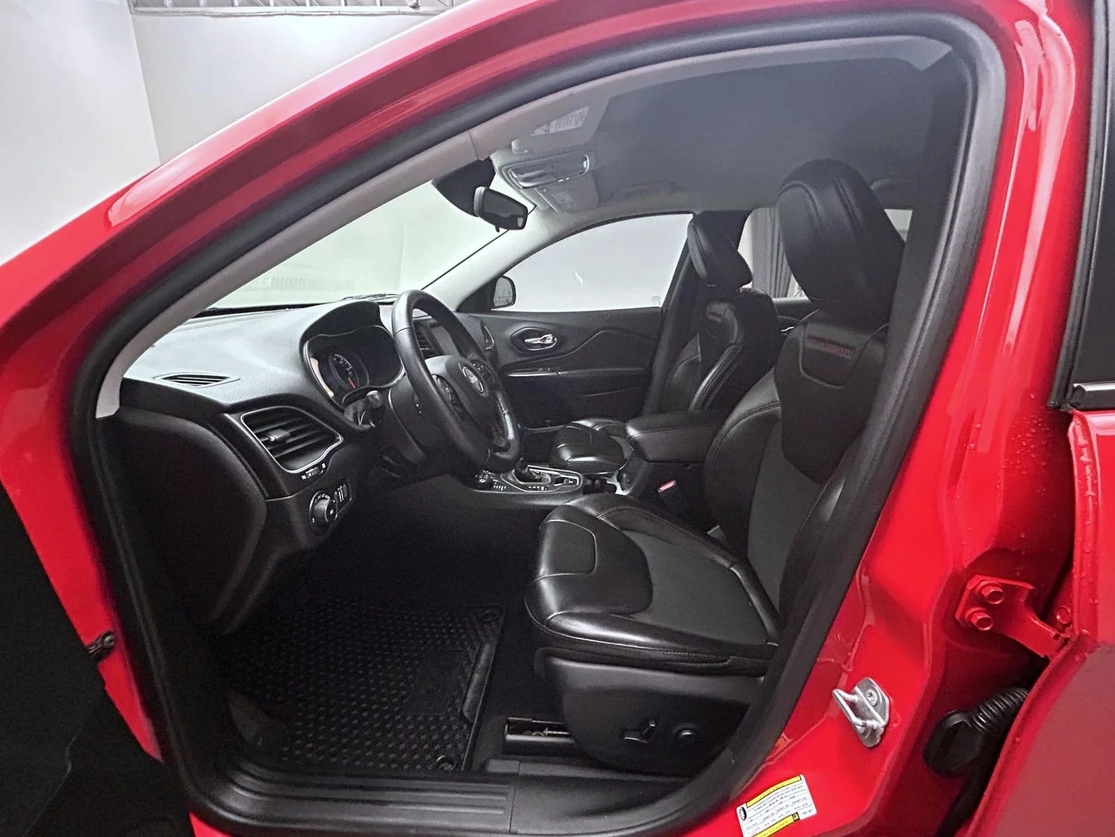 Used 2019 Red Jeep Trailhawk image 10