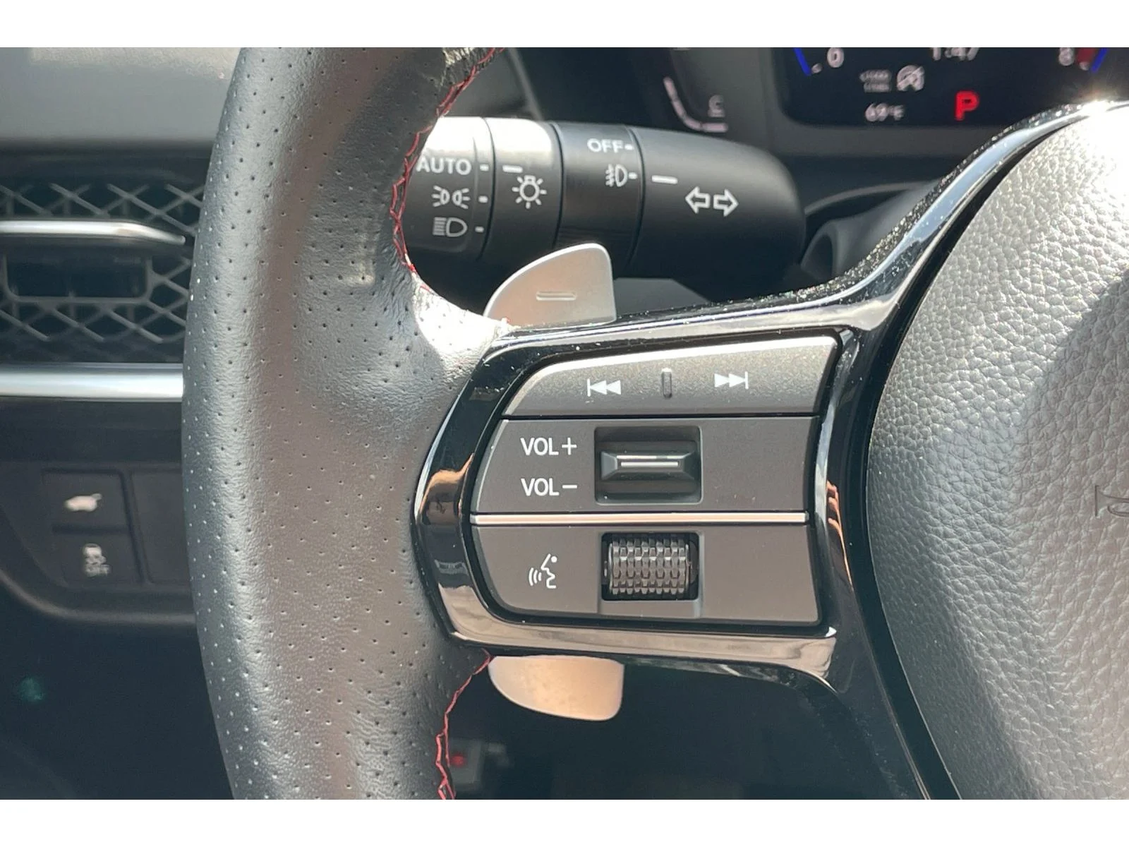 Used 2025 Solar Silver Metallic Acura w/A-Spec Package image 34