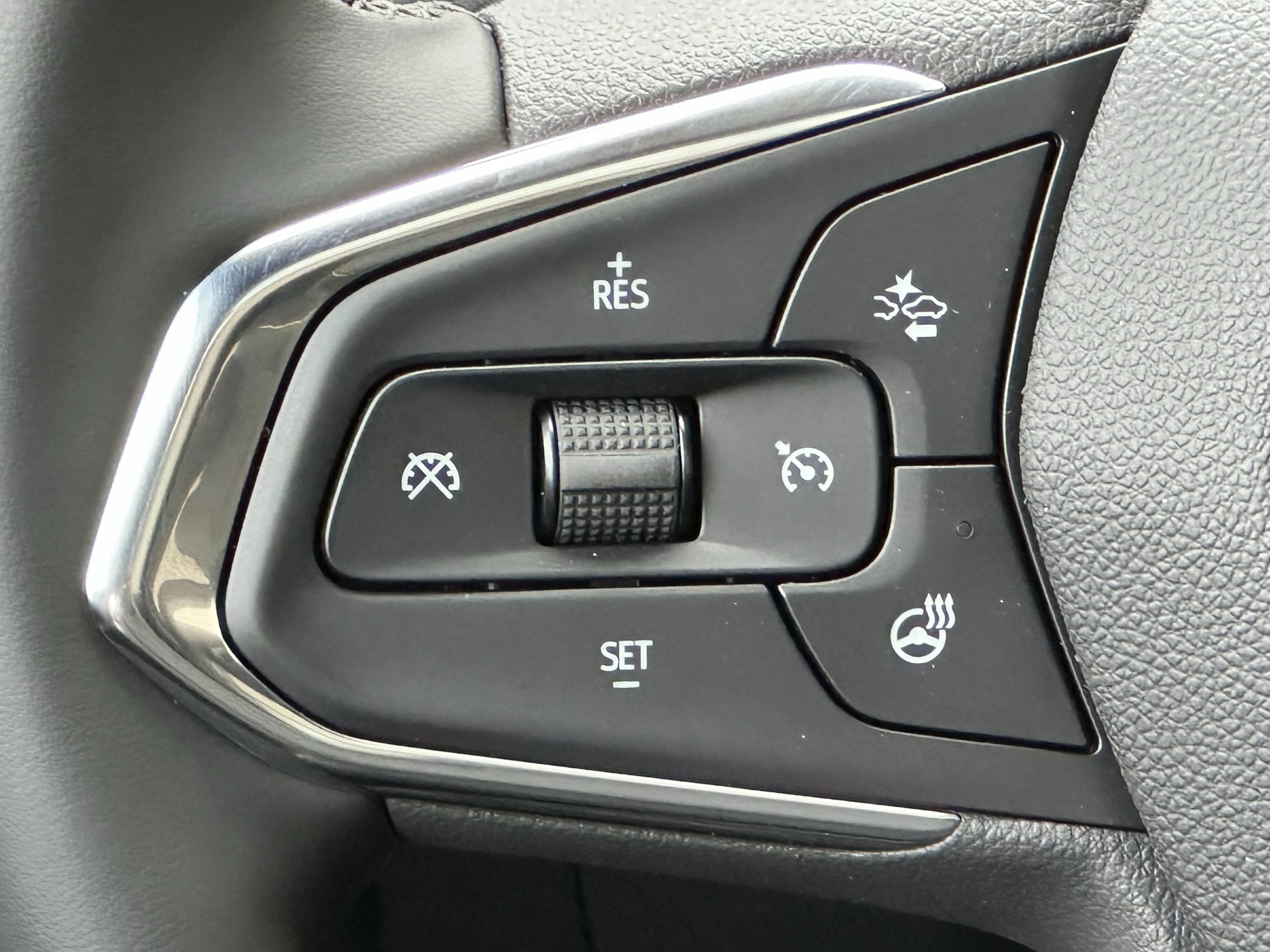 New 2026 Mosaic Black Metallic Chevrolet ACTIV image 12