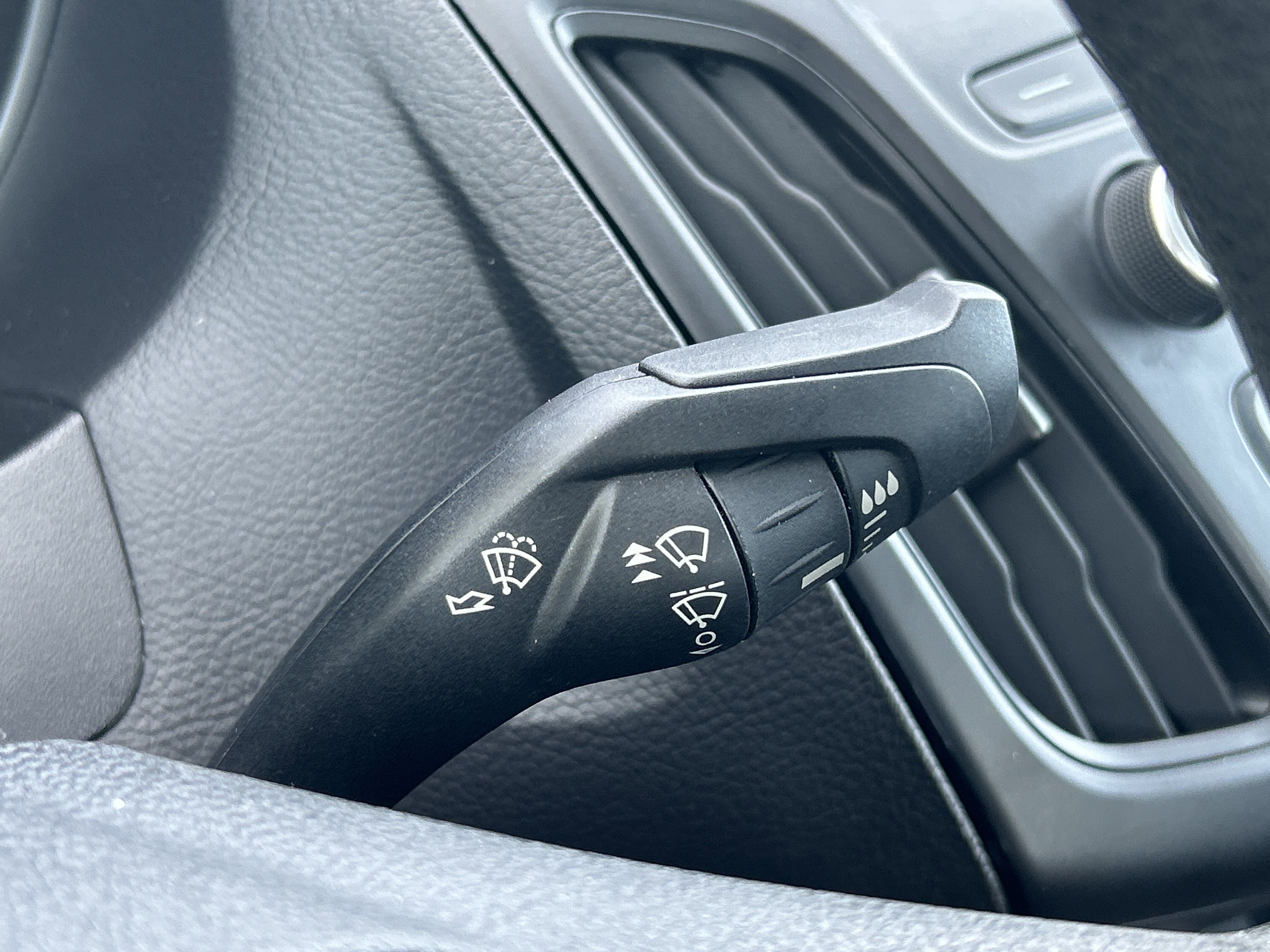 2018 Ford Focus SE - Photo 11