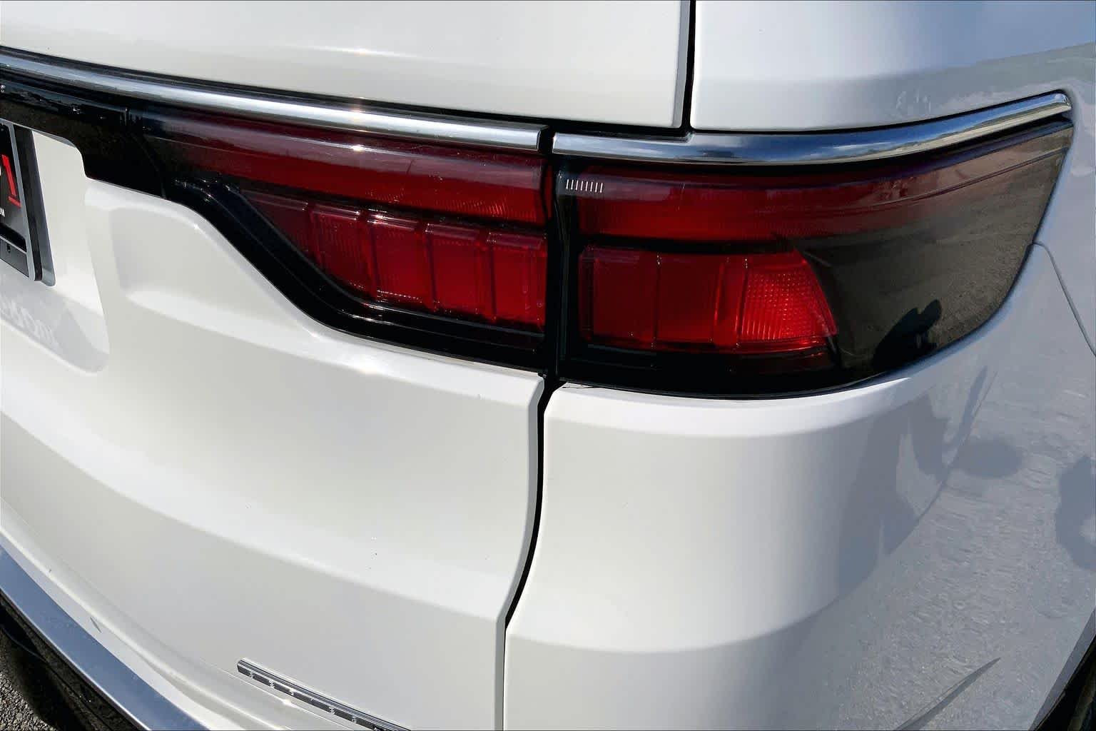 Used 2024 Bright White Clearcoat Jeep Series II image 30
