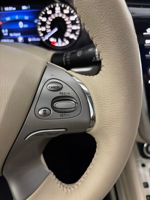 Used 2015 White Nissan Platinum image 19