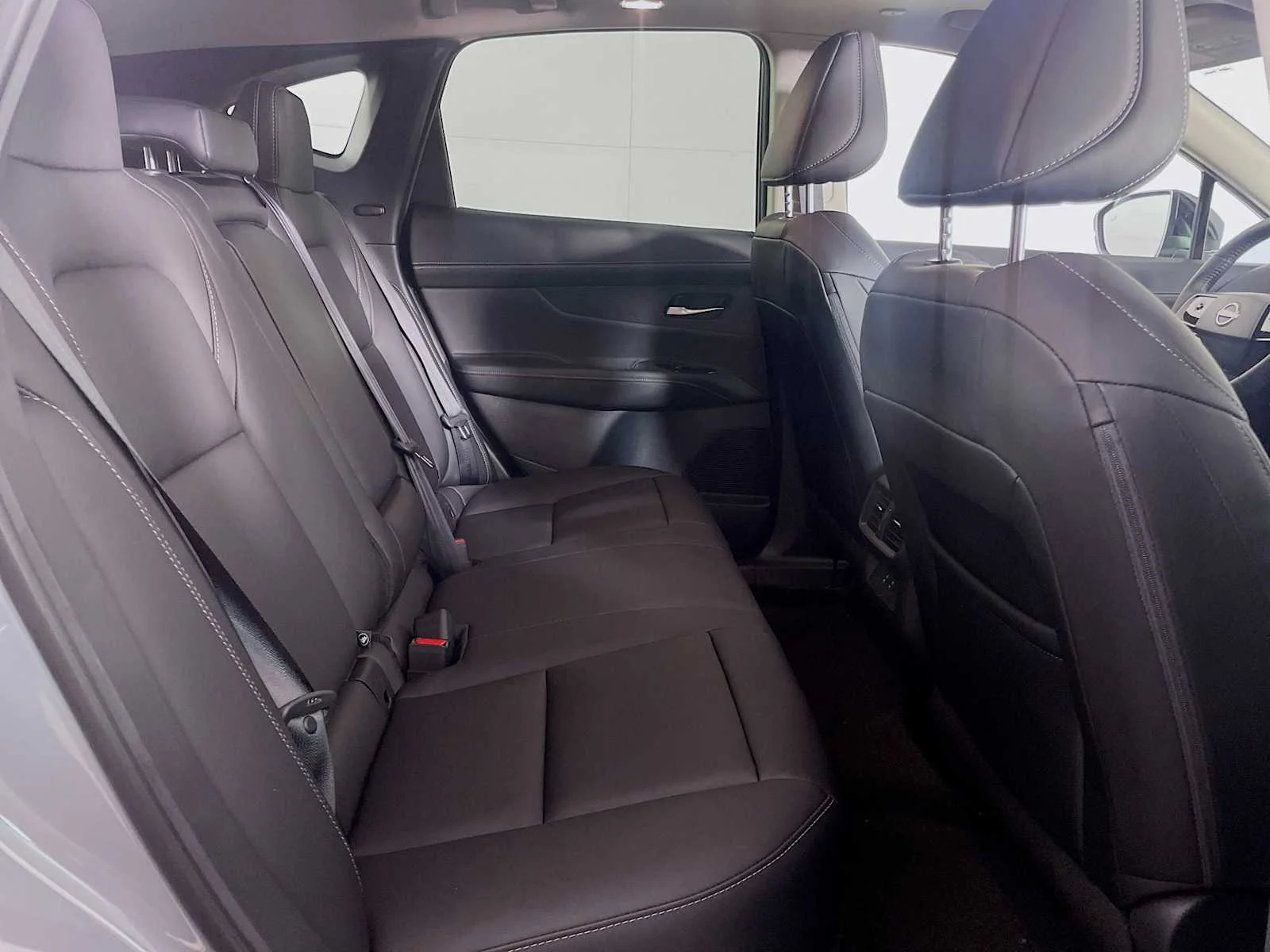 Used 2025 Boulder Gray Pearl/Super Black Nissan SL image 26
