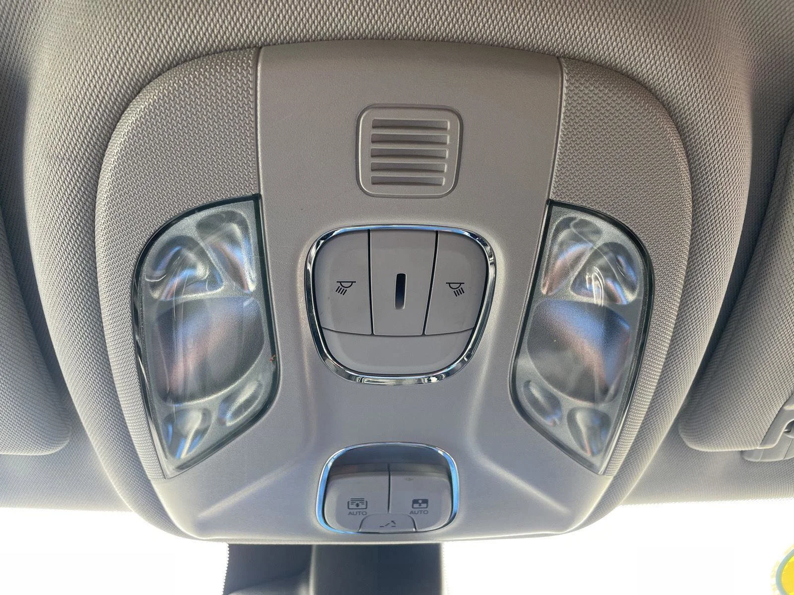 Used 2022 Diamond Black Crystal Pearlcoat Jeep Trailhawk image 21