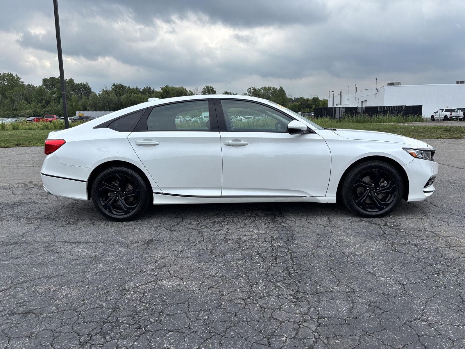 Used 2020 Platinum White Pearl Honda EX-L image 8