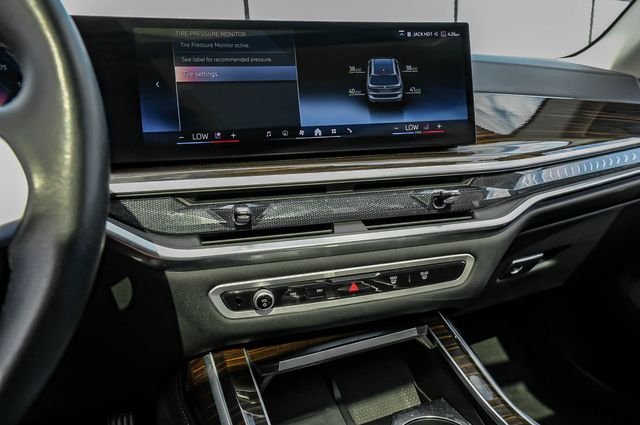 Used 2024 Gray BMW xDrive40i image 43