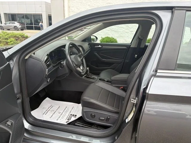 Used 2024 Gray Volkswagen 1.5T SE image 26