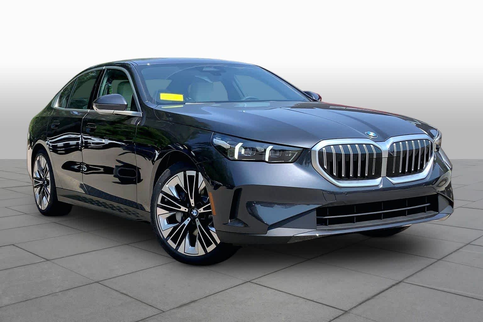 New 2027 Dark Graphite Metallic BMW 530i xDrive image 2