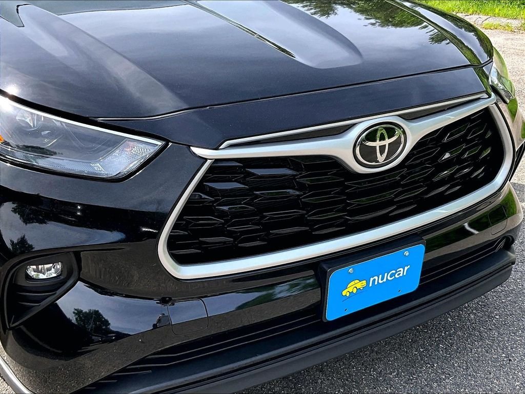 Used 2023 Black Toyota XLE image 32