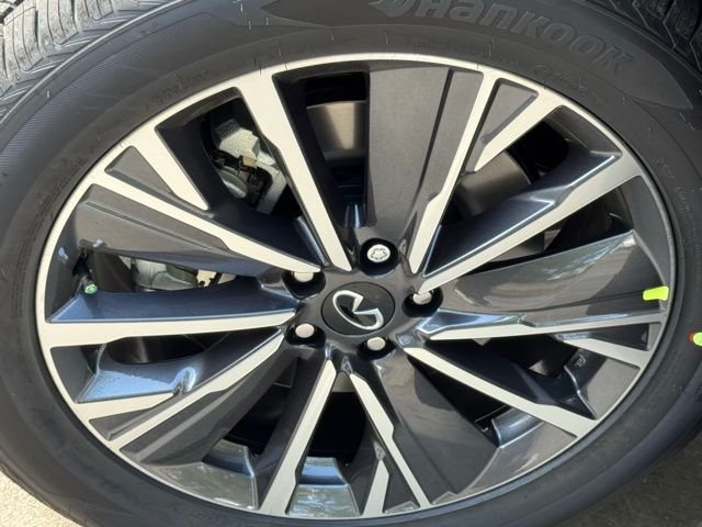 New 2026 HARBOR GRAY INFINITI Luxe AWD image 11