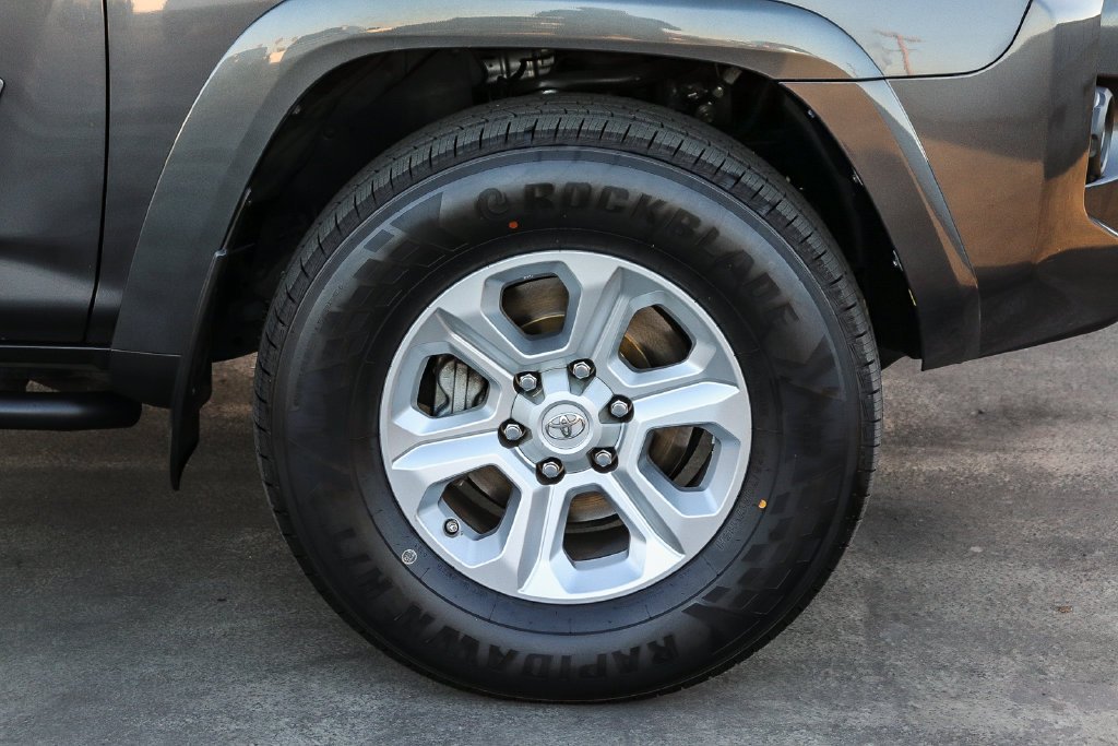 Used 2021 Magnetic Gray Metallic Toyota SR5 Premium image 11