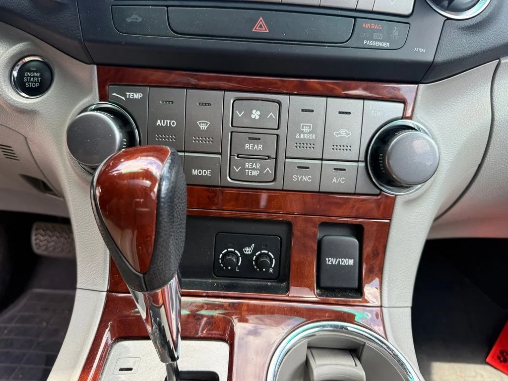 Used 2012 Classic Silver Metallic Toyota Limited image 15
