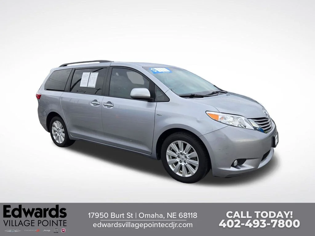 2017 Toyota Sienna XLE V6 AWD 7-Passenger's photo