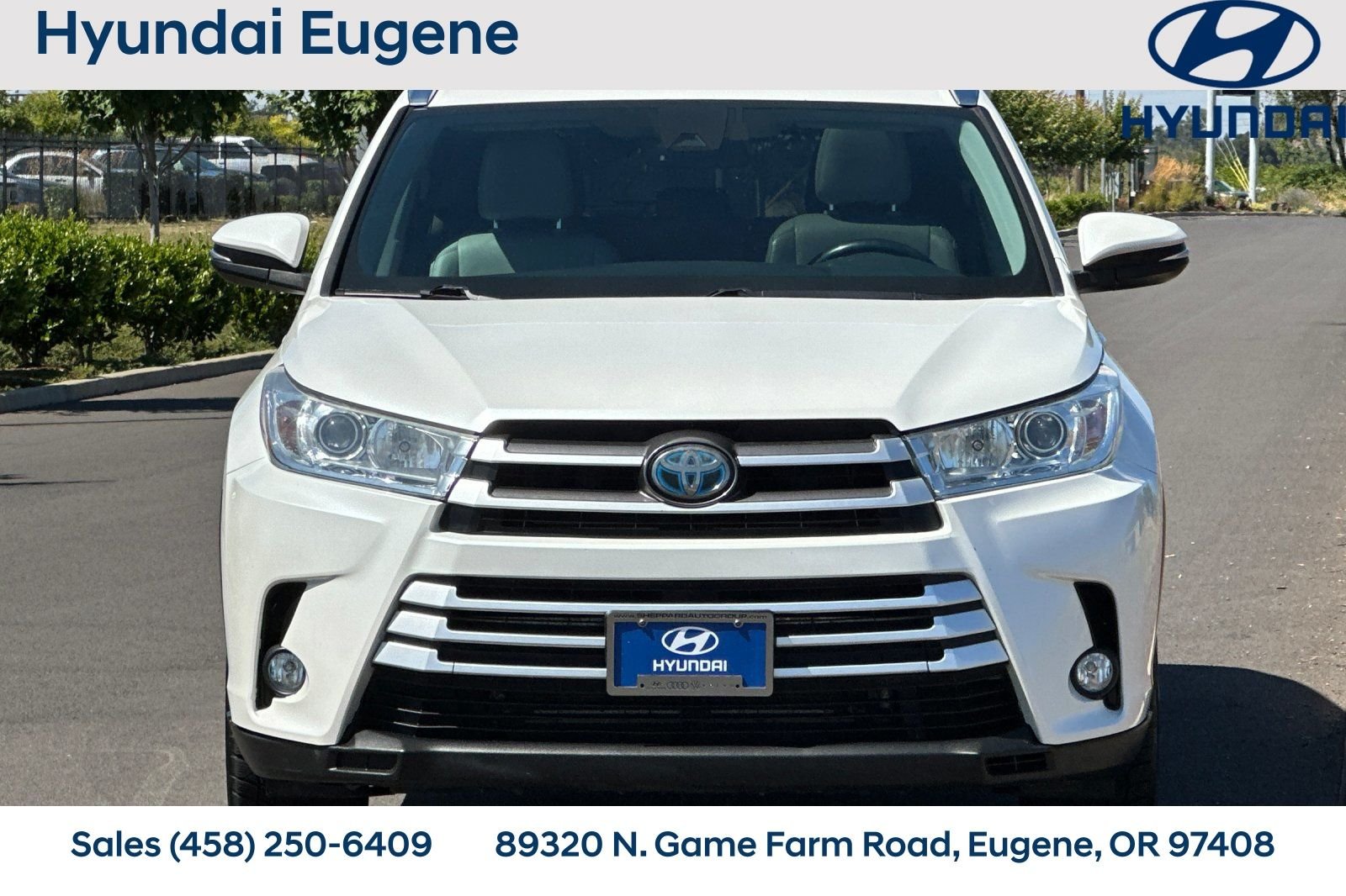 Used 2019 White Toyota XLE image 10