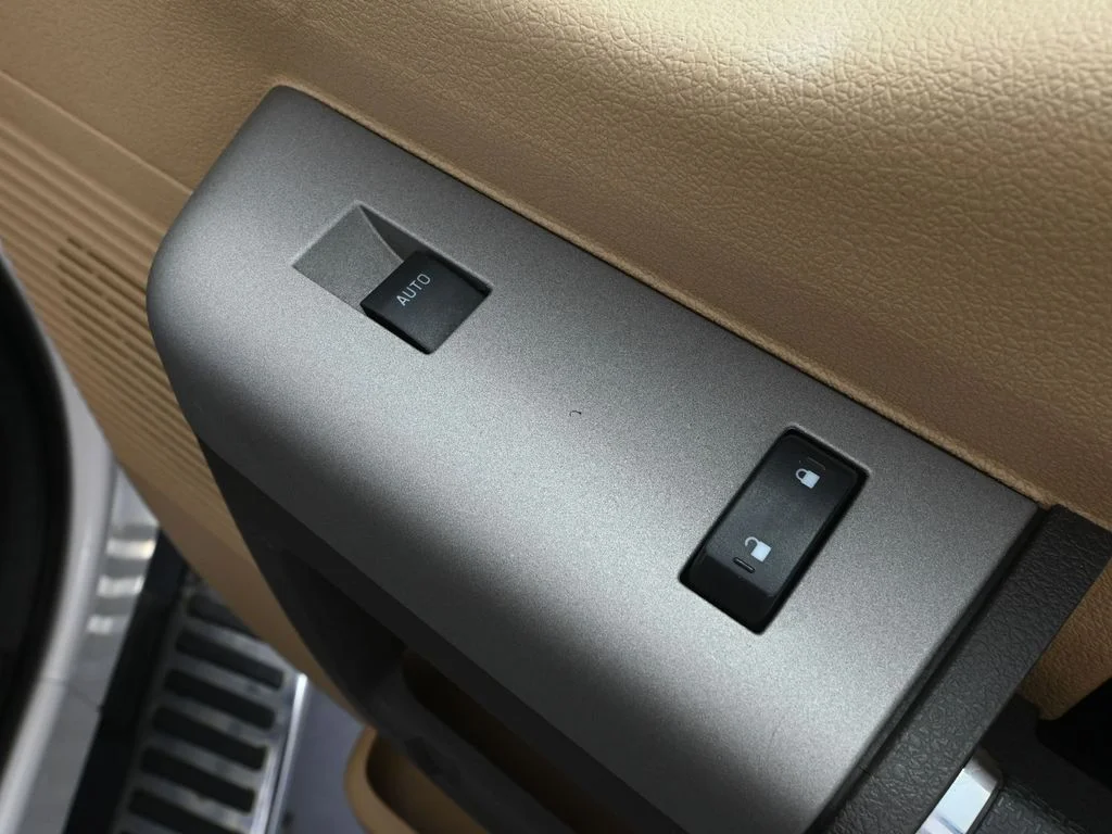 Used 2015 White Ford Lariat image 37